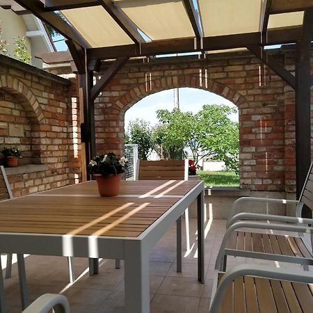 Exclusive Beachfront Villa Fonyód エクステリア 写真