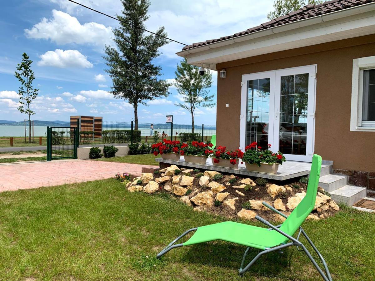 Exclusive Beachfront Villa Fonyód エクステリア 写真