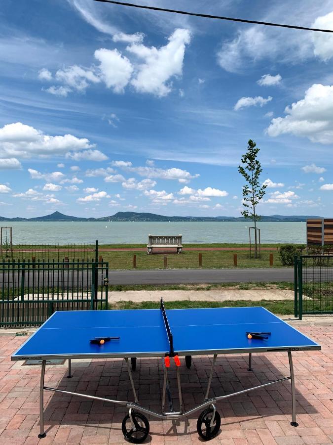 Exclusive Beachfront Villa Fonyód エクステリア 写真